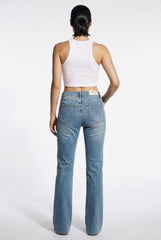 Jeans Donna Flare Fit Denim Chiaro – Vita Media, Gamba Svasata, Stile Essential
