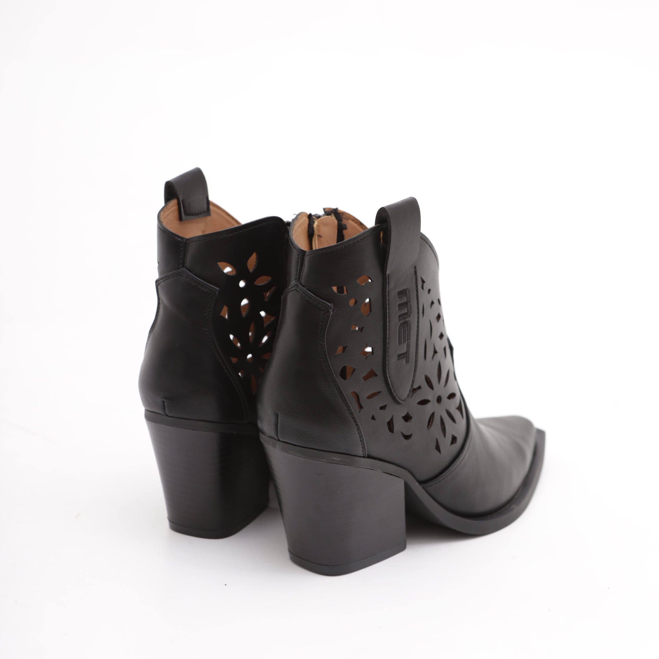 M10 402 SHOES