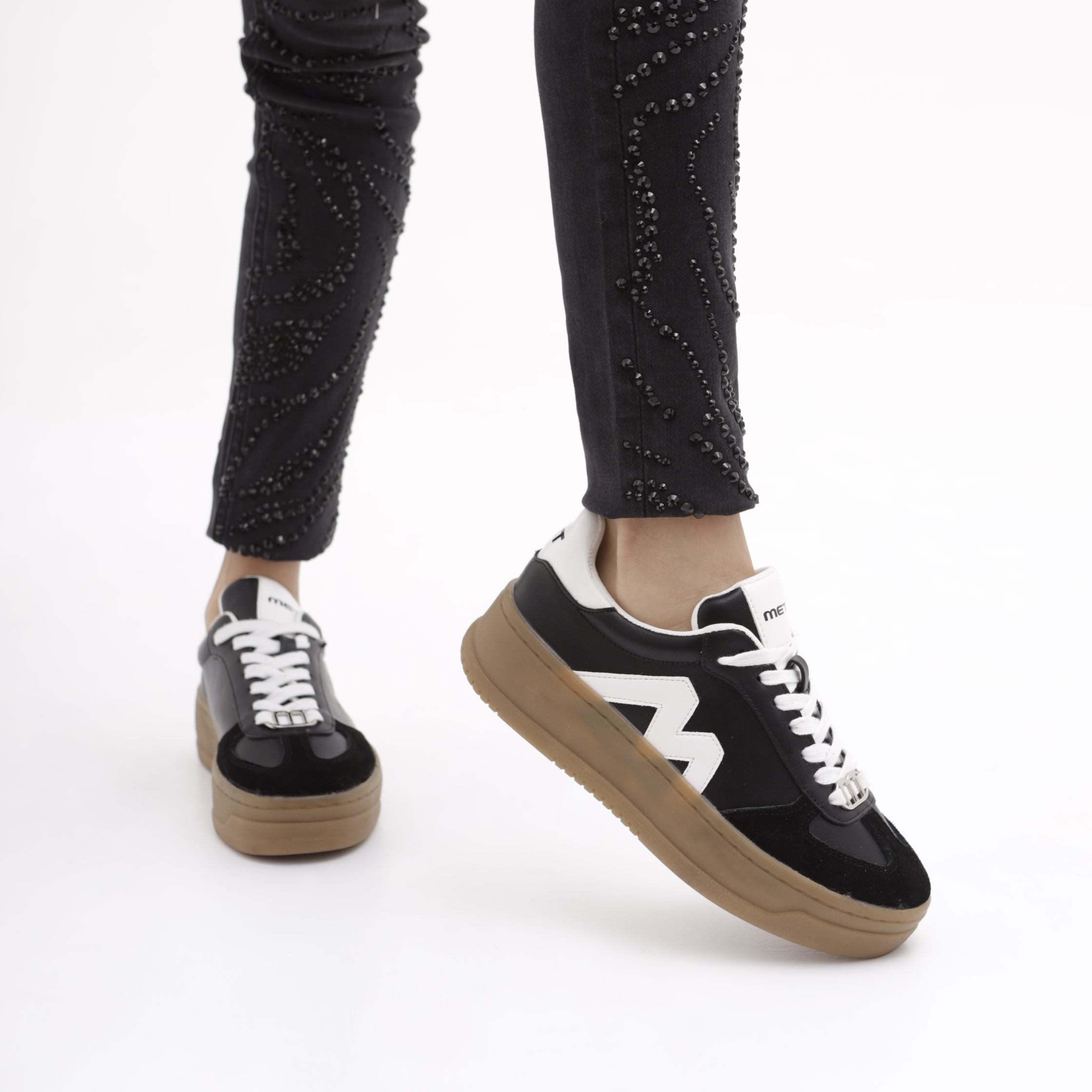 M10 403 SHOES