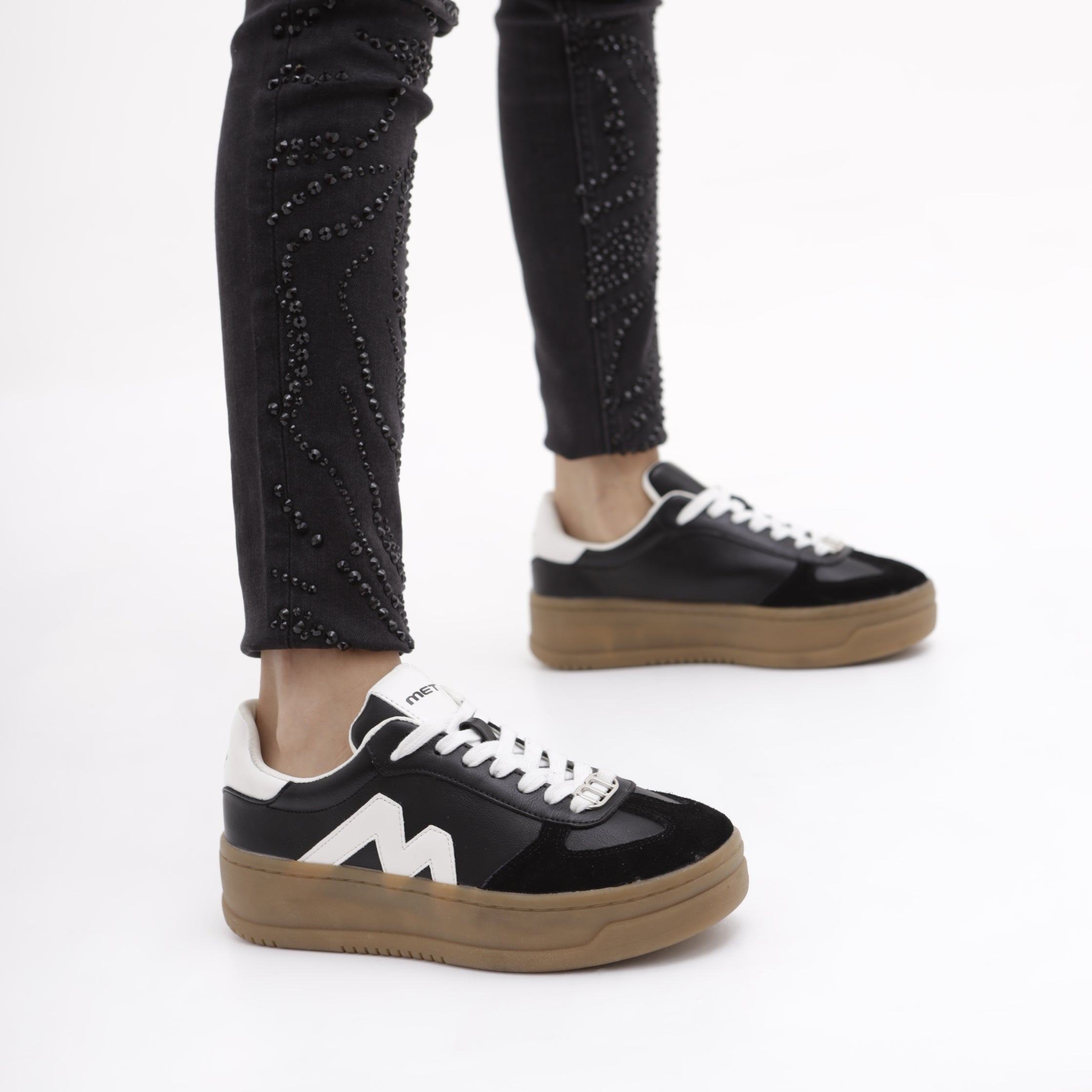 M10 403 SHOES