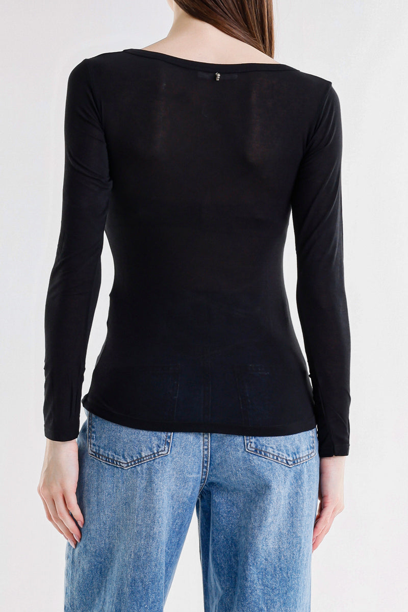 T-SHIRT SCOLLO A V