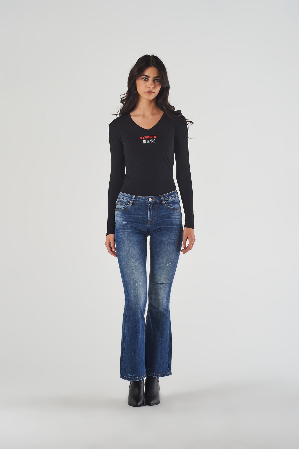 T-shirt MetInJeans con Scollo a V
