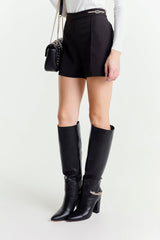 Shorts a Vita Alta con Catena Decorativa