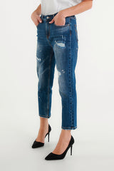 Jeans cropped blu con effetto used e dettagli paint